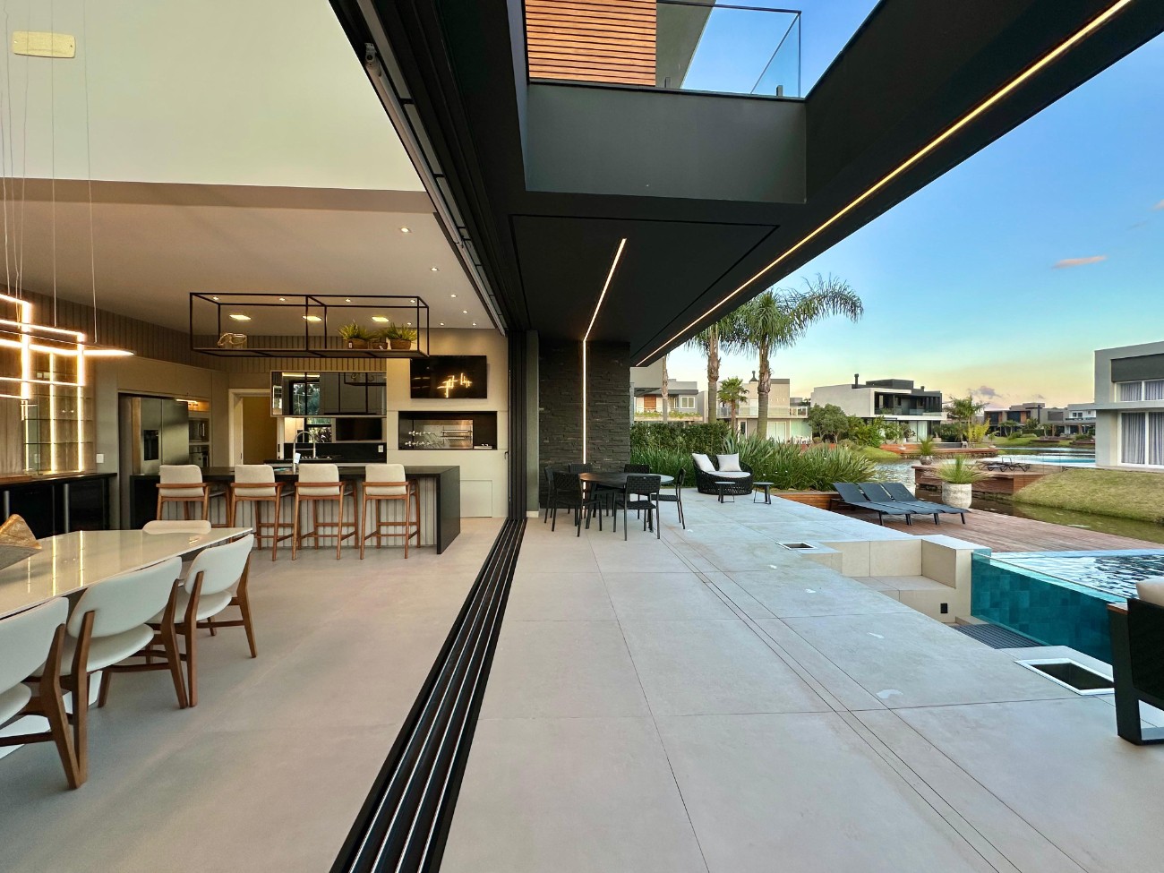 Casa em Condomínio 5 dormitórios para venda, Centro em Xangri-lá | Ref.: 974